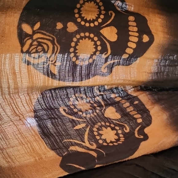 New Upcycled Bleach Stencil Vintage Thread Cotton Dia de las Muerte Shawl - Picture 4 of 5